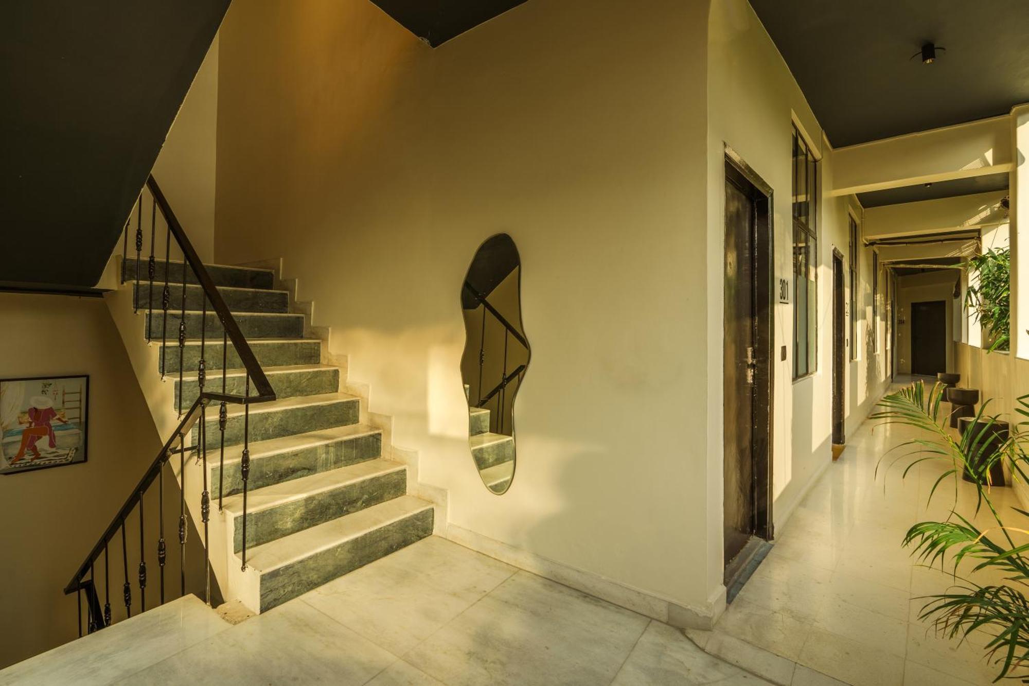 Minimalist One Hauz Khas Village Nueva Delhi Exterior foto